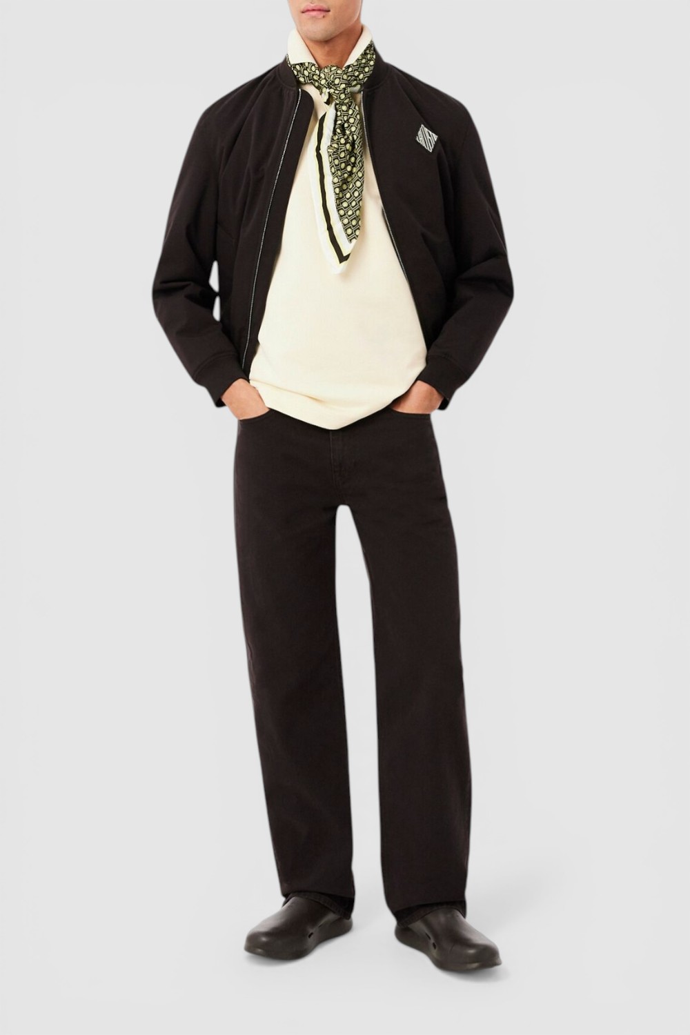 תמונת כל הלוק של חולצת פולו פליז